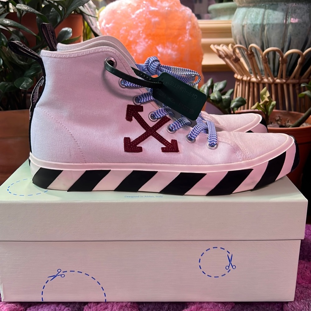 Off White c/o Virgil Abloh Mid Top Vulcanized Canvas Shoe - MENS